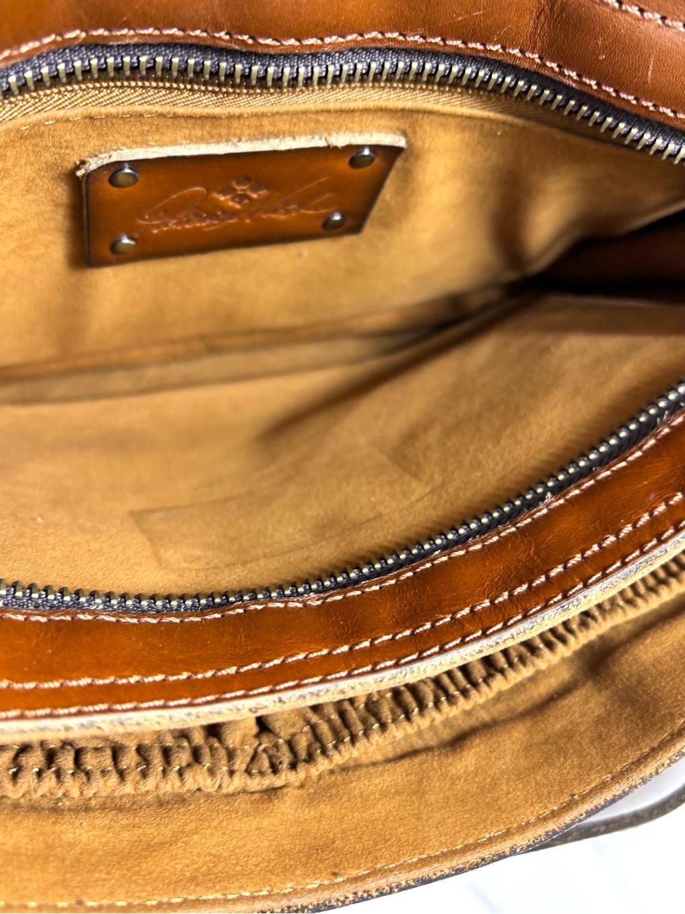 Patricia Nash London Smooth Leather Saddle Bag. Tan/Gold. - Picture 8 of 13